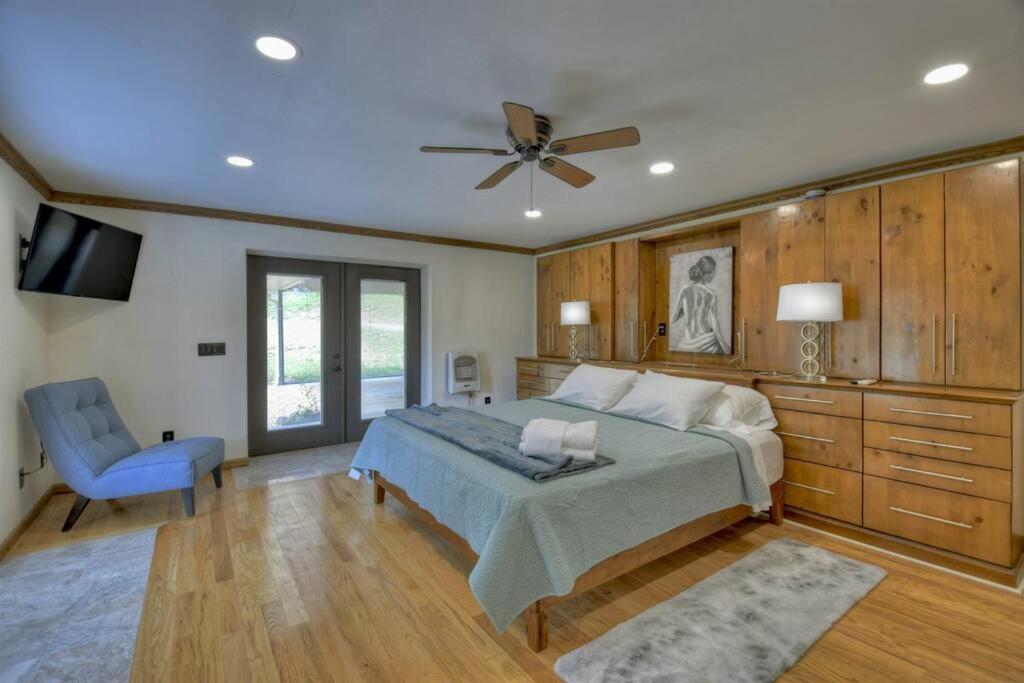 The Chariot - Creek Front With Hottub, Fire Pits, Billiards, Ev Charger - Sandalwood Stays بلو ريدج المظهر الخارجي الصورة