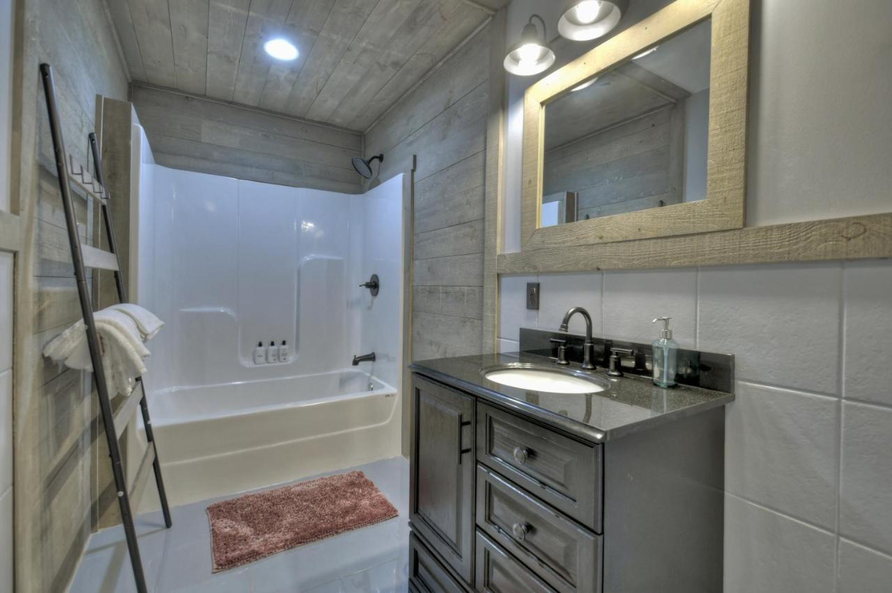 The Chariot - Creek Front With Hottub, Fire Pits, Billiards, Ev Charger - Sandalwood Stays بلو ريدج المظهر الخارجي الصورة
