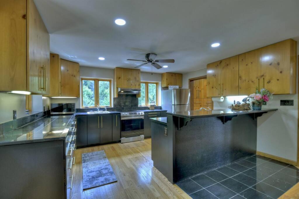 The Chariot - Creek Front With Hottub, Fire Pits, Billiards, Ev Charger - Sandalwood Stays بلو ريدج المظهر الخارجي الصورة
