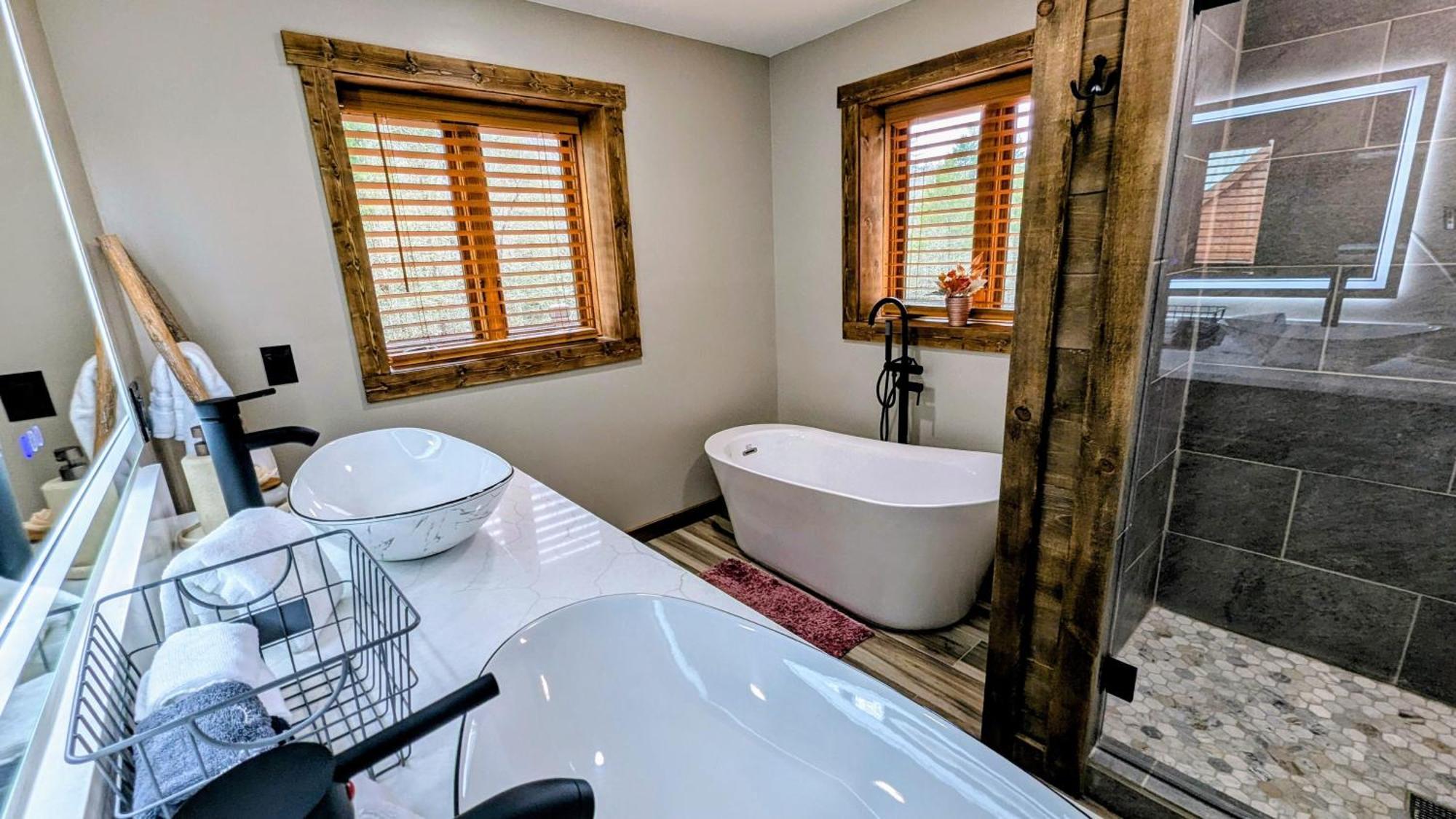 The Chariot - Creek Front With Hottub, Fire Pits, Billiards, Ev Charger - Sandalwood Stays بلو ريدج المظهر الخارجي الصورة